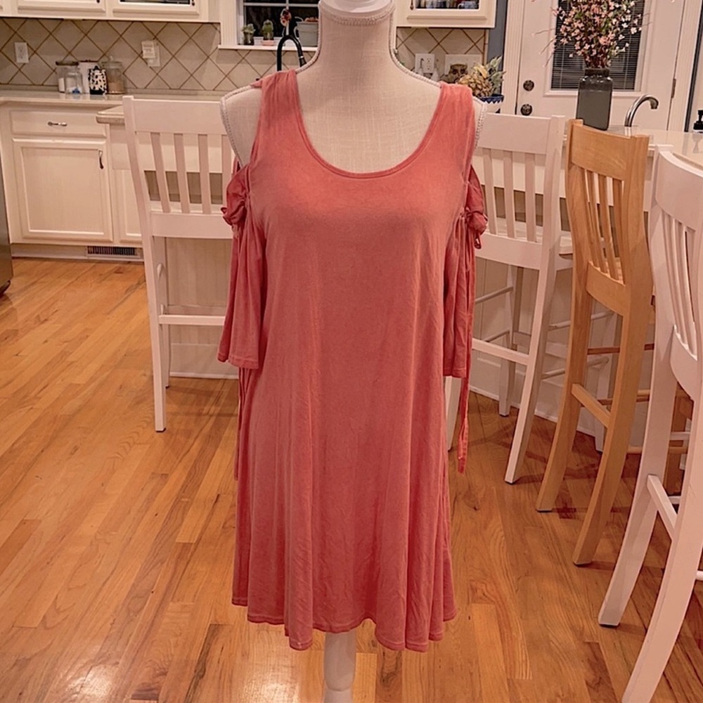 💜 5 for $25 or 3 for $18 Umgee pale coral cold shoulder tunic dress